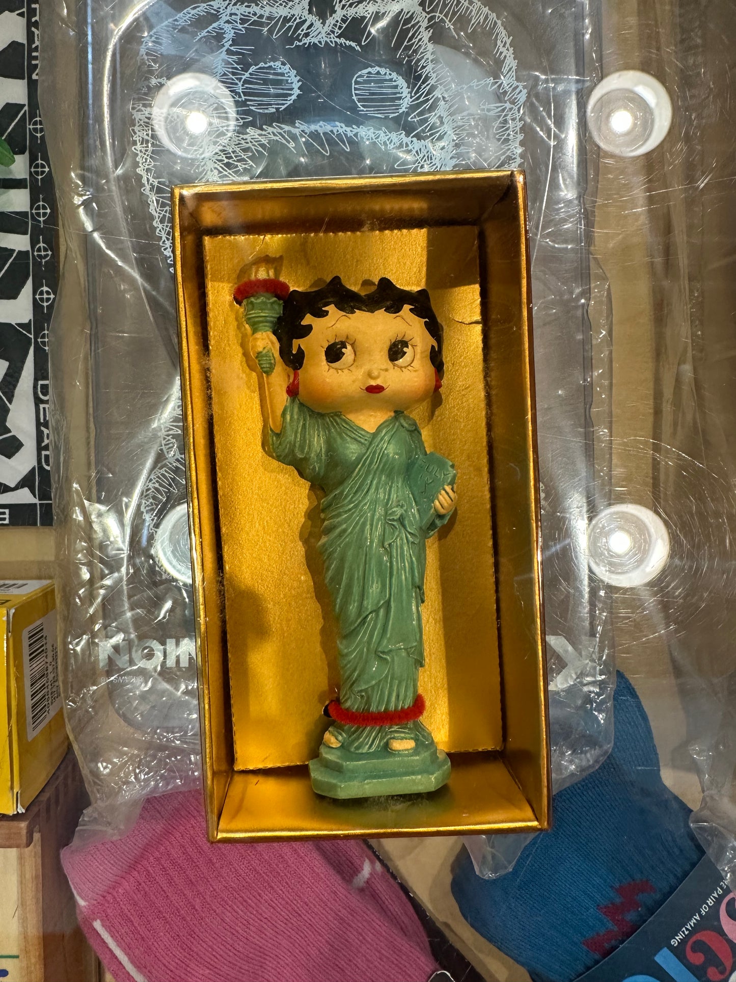 VTG BETTY BOOP MAGNET