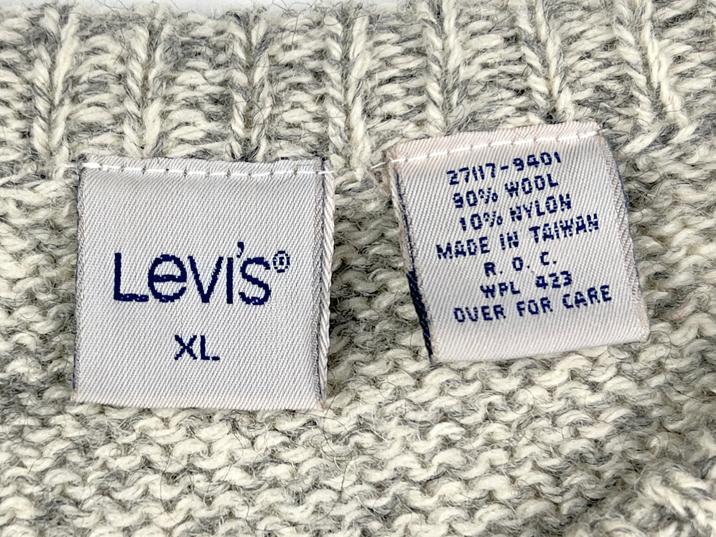 VTG LEVIS STRPIED KNIT SWEATER