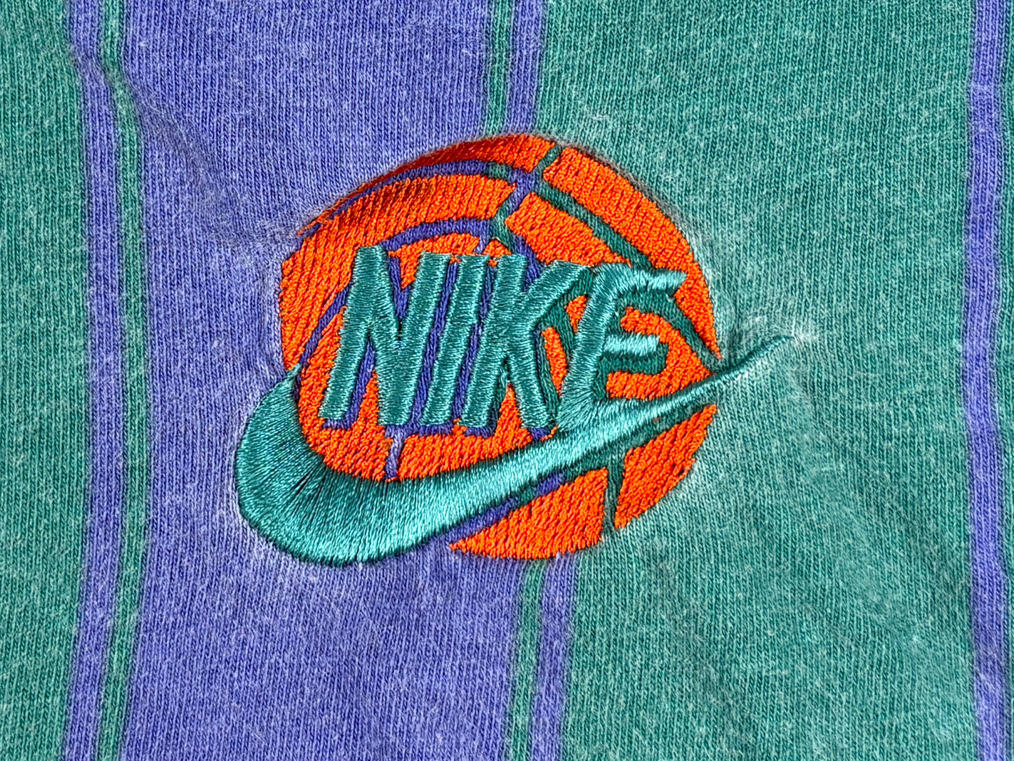 VTG NIKE STRIPED BASKET BALL SHORTS
