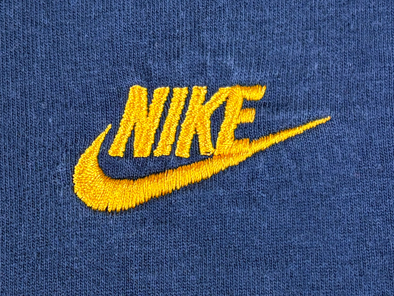 VTG '00 NIKE ESSENTIAL SHIRT